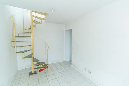 Sala de apartamento para alugar com 2 quartos, 110m² em Jardim Sulacap, Rio de Janeiro