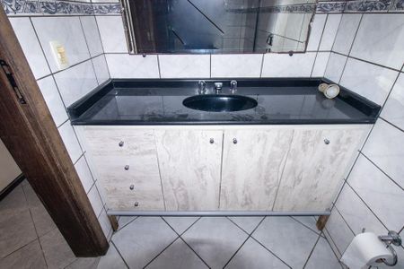 Casa para alugar com 380m², 4 quartos e 6 vagasBanheiro Social 1