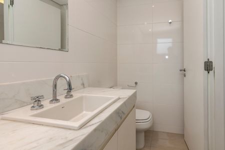Apartamento para alugar com 134m², 3 quartos e 3 vagas Apartamento para alugar com 134m², 3 quartos e 3 vagasBanheiro da Suíte 1