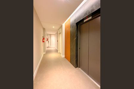 Apartamento para alugar com 96m², 3 quartos e 2 vagasHall social