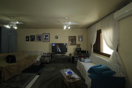 Casa à venda com 242m², 5 quartos e 1 vagaSala