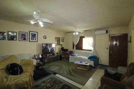 Casa à venda com 242m², 5 quartos e 1 vagaSala