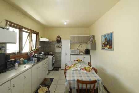 Casa à venda com 242m², 5 quartos e 1 vagaCozinha