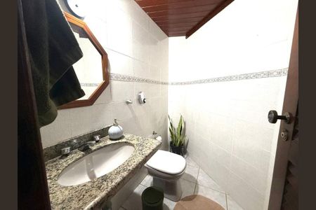 Casa à venda com 4 quartos, 218m² em Itaipu, Niterói