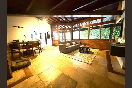 Casa à venda com 4 quartos, 218m² em Itaipu, Niterói