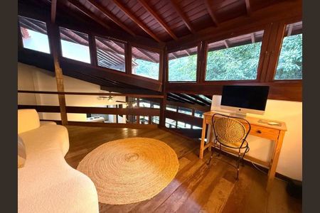 Casa à venda com 4 quartos, 218m² em Itaipu, Niterói