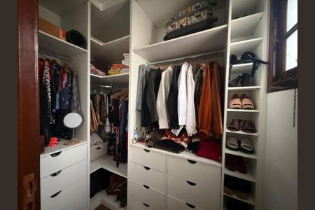 Casa à venda com 4 quartos, 218m² em Itaipu, Niterói