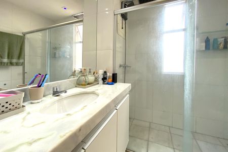 Apartamento à venda com 76m², 2 quartos e 2 vagasBanheiro da Suíte