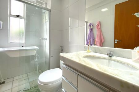 Apartamento à venda com 76m², 2 quartos e 2 vagasBanheiro Social