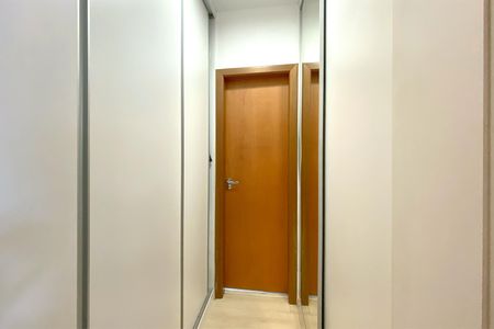 Apartamento à venda com 76m², 2 quartos e 2 vagasCloset da Suíte 1