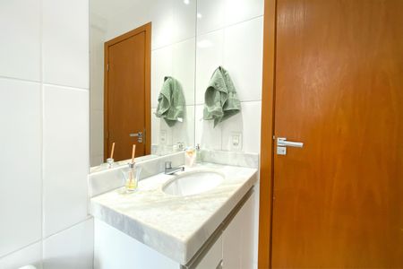 Apartamento à venda com 76m², 2 quartos e 2 vagasBanheiro Social
