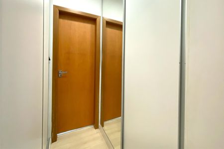 Apartamento à venda com 76m², 2 quartos e 2 vagasCloset da Suíte 1