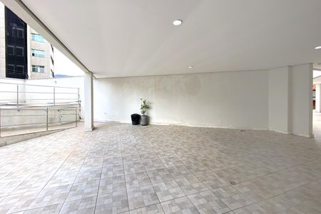Apartamento à venda com 76m², 2 quartos e 2 vagasÁrea comum - Pátio