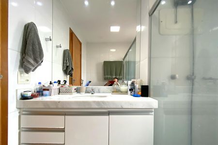 Apartamento à venda com 76m², 2 quartos e 2 vagasBanheiro da Suíte