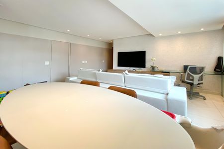 Apartamento à venda com 76m², 2 quartos e 2 vagasSala