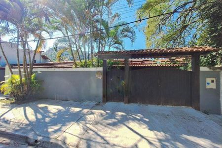 Casa à venda com 215m², 4 quartos e 3 vagas