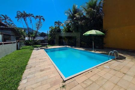 Casa à venda com 215m², 4 quartos e 3 vagas