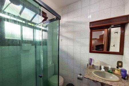 Casa à venda com 215m², 4 quartos e 3 vagas