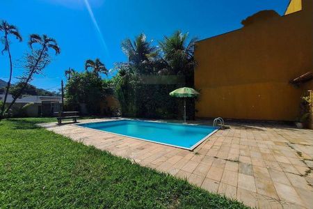 Casa à venda com 215m², 4 quartos e 3 vagas