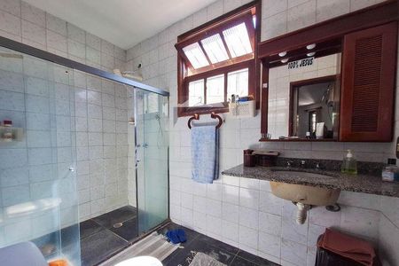 Casa à venda com 215m², 4 quartos e 3 vagas