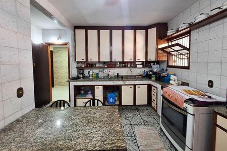 Casa à venda com 215m², 4 quartos e 3 vagas