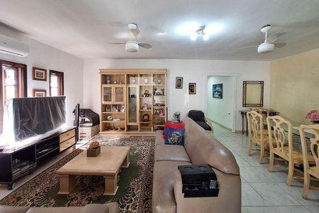 Casa à venda com 4 quartos, 215m² em Engenho do Mato, Niterói