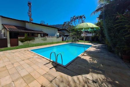 Casa à venda com 215m², 4 quartos e 3 vagas