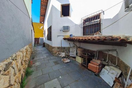Casa à venda com 215m², 4 quartos e 3 vagas