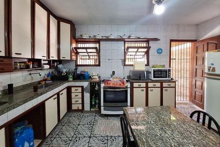 Casa à venda com 215m², 4 quartos e 3 vagas