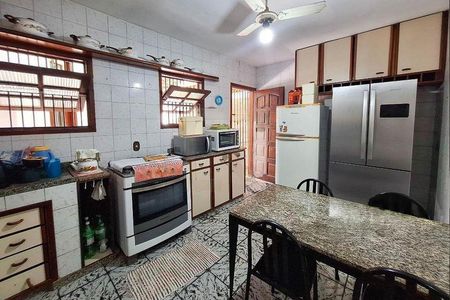 Casa à venda com 215m², 4 quartos e 3 vagas