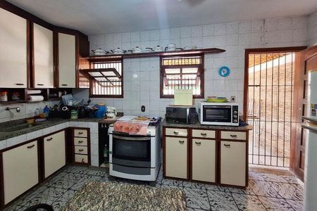 Casa à venda com 215m², 4 quartos e 3 vagas