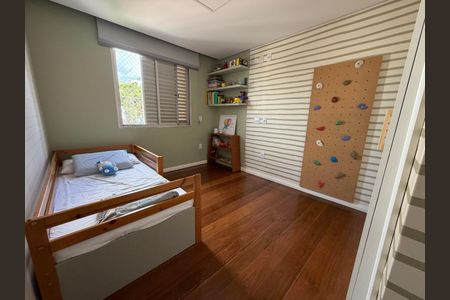 Casa à venda com 3 quartos, 200m² em Vila Santo Estevão, São Paulo