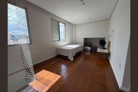 Casa à venda com 3 quartos, 200m² em Vila Santo Estevão, São Paulo