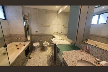 Apartamento para alugar com 313m², 4 quartos e 4 vagas Apartamento para alugar com 313m², 4 quartos e 4 vagasBanheiro