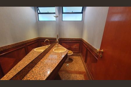 Apartamento para alugar com 313m², 4 quartos e 4 vagas Apartamento para alugar com 313m², 4 quartos e 4 vagasBanheiro