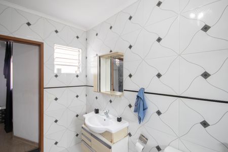 Casa à venda com 240m², 4 quartos e 2 vagasBanheiro 1