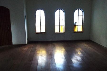 Casa à venda com 250m², 4 quartos e 5 vagas