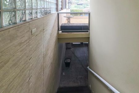 Casa à venda com 125m², 3 quartos e 2 vagas Casa à venda com 125m², 3 quartos e 2 vagasEscadas