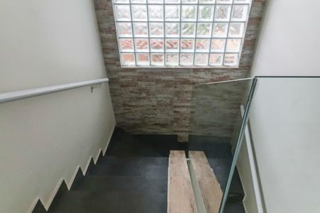 Casa à venda com 125m², 3 quartos e 2 vagas Casa à venda com 125m², 3 quartos e 2 vagasEscadas