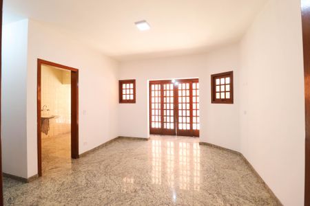 Casa para alugar com 3 quartos, 267m² em Vila Isolina Mazzei, São Paulo