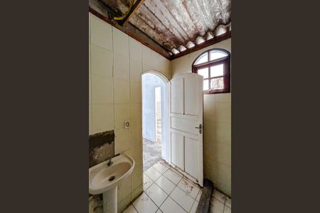 Casa à venda com 352m², 4 quartos e 4 vagasBanheiro 5