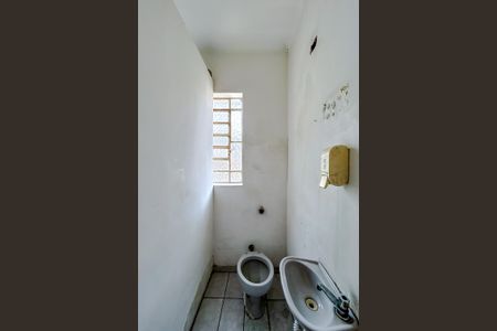 Casa à venda com 352m², 4 quartos e 4 vagasBanheiro 2