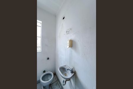 Casa à venda com 352m², 4 quartos e 4 vagasBanheiro 2