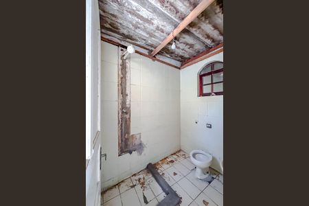 Casa à venda com 352m², 4 quartos e 4 vagasBanheiro 5