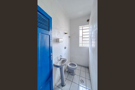 Casa à venda com 352m², 4 quartos e 4 vagasBanheiro 1