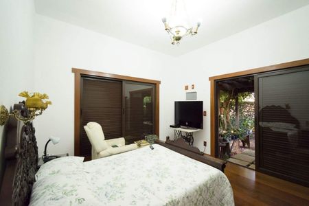 Casa de condomínio à venda com 1000m², 6 quartos e 8 vagas