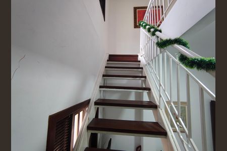 Casa para alugar com 631m², 5 quartos e 10 vagasEscada 