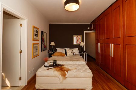 Casa à venda com 420m², 5 quartos e 6 vagasSuíte 4