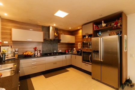 Casa à venda com 420m², 5 quartos e 6 vagasCozinha e Sala de Jantar