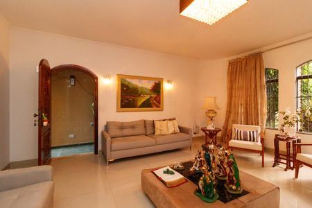 Casa à venda com 420m², 5 quartos e 6 vagasSala